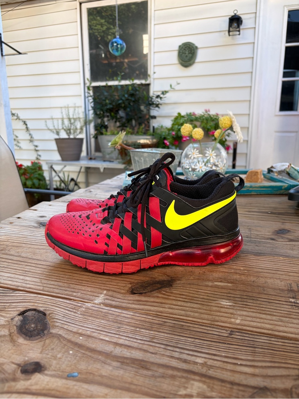 Nike Fingertrap Max Men’s 8.5 Red Black Volt Training Shoes 644673-610 2014